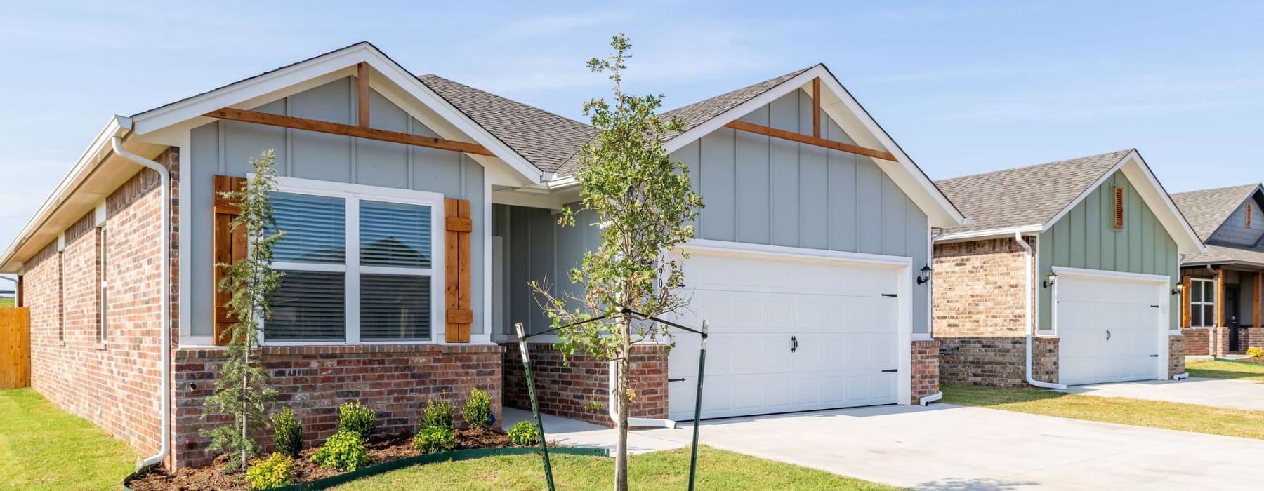 houses with garage